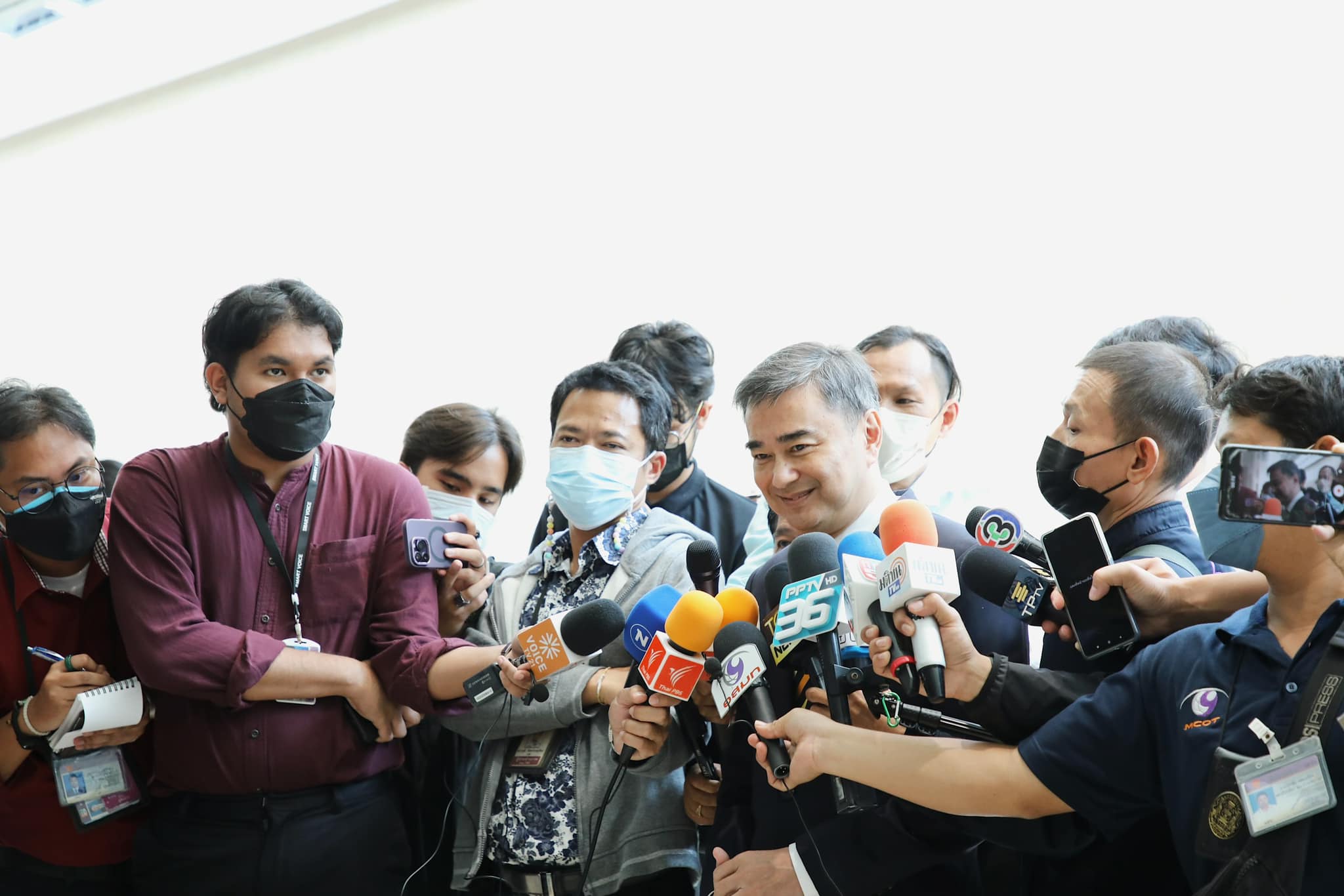 "อภิสิทธิ์" รอผลศาลรธน .พรุ่งนี้ก่อน ขีดเส้นอนาคตการเมือง ยันยังเป็นสมาชิก ปชป. รับห่วงเลือดไหล 