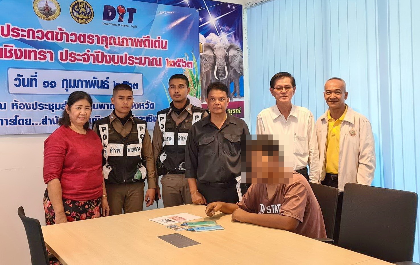 แพงหูดับ โขกราคาสิบเท่า "หน้ากากอนามัย" กลายเป็นสิ่งล้ำค่า ขายเกินราคาตลาดวัดดัง