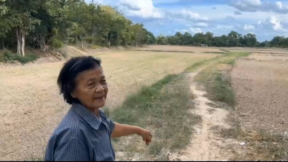 ยายอุทัยธานีวัย 70 วอนรัฐทบทวนสิทธิ “บัตรสวัสดิการแห่งรัฐ” หลังมีที่ดินแต่ไร้รายได้จริง 