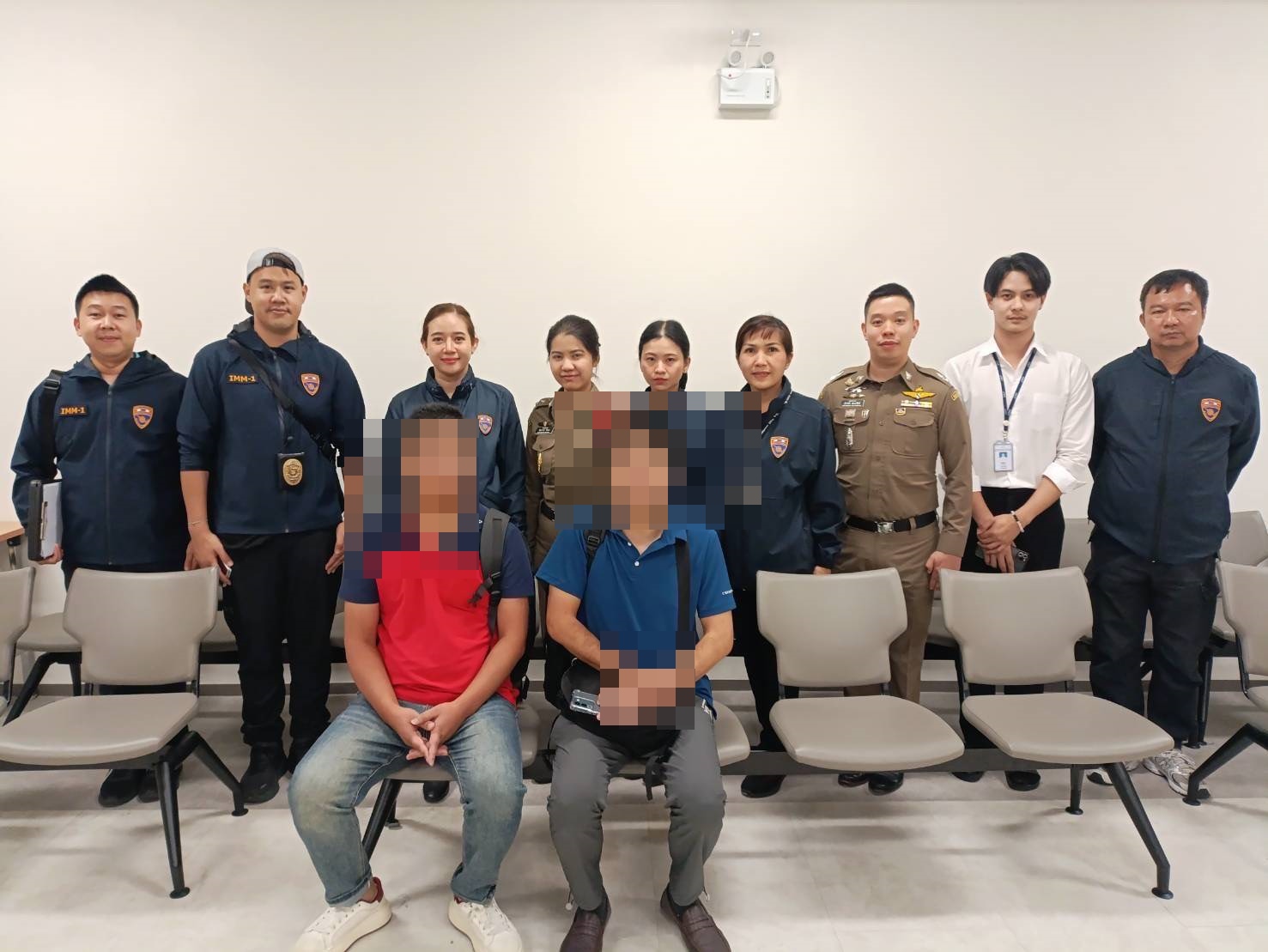 รวบสองผู้ต้องหาแดนมังกรปลอมรอยตราประทับวีซ่าตบตาเจ้าหน้าที่หวังขอต่อวีซ่าระยะยาว