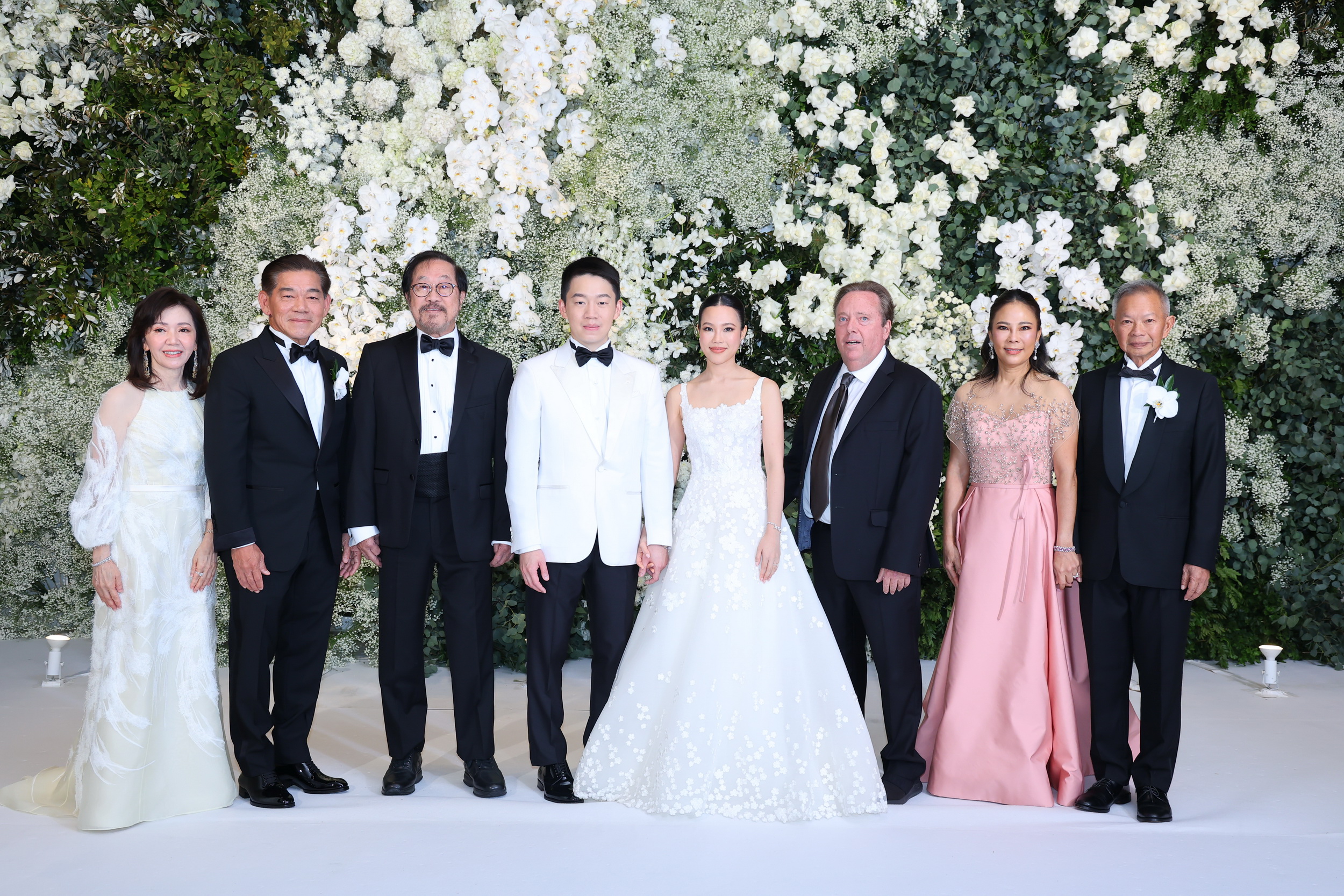 งานฉลองมงคลสมรสแห่งปีของสองตระกูลระหว่าง วิศรุต พูลวรลักษณ์ กับเจ้าสาว อภิชญา นันทาภิวัฒน์ ปักหมุดฤกษ์ดีวันที่ 8 ธันวาคม 2567 