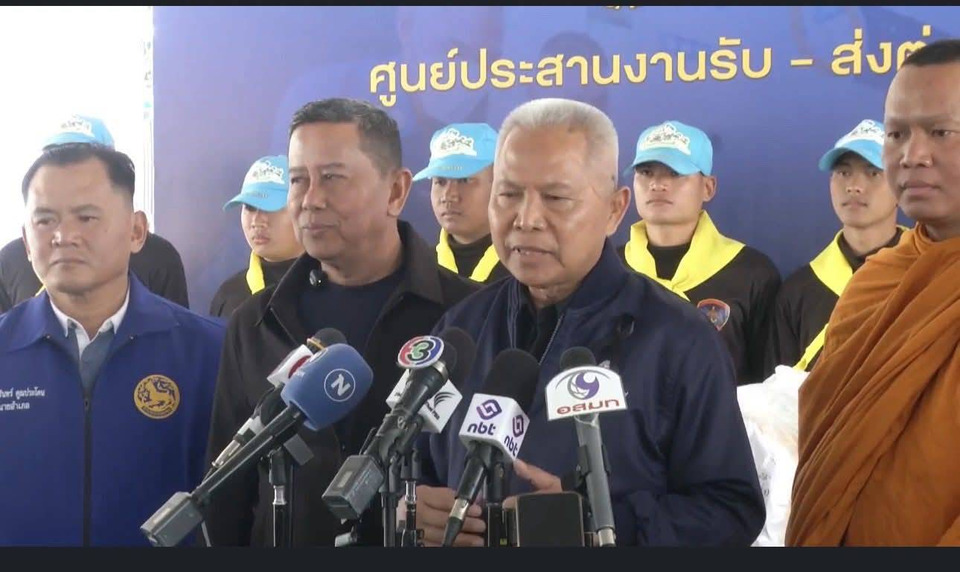 "รองโสภณ" นำธารน้ำใจชาว "บุรีรัมย์" ลุยช่วยผู้ประสบภัยใต้ ย้ำรัฐบาล "ทำทุกวิถีทาง" เยียวยา เร่งฟื้นฟูจิตใจ