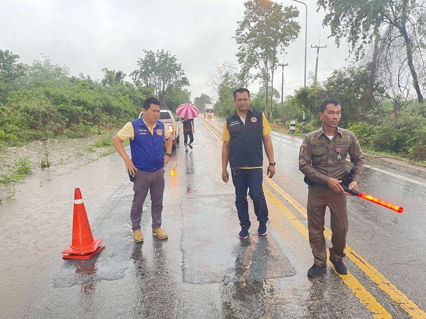 ฝนตกหนักในหลายอำเภอกาญจนบุรี ผู้ว่าฯสั่งทุกหน่วยงานบูรณาการช่วยเหลือด่วน 