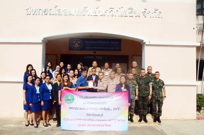 สกจ.ชลบุรี มอบโล่รางวัลแก่ สอ.นาวิกโยธิน สหกรณ์ดีเด่นระดับภาคกลาง ปี 64