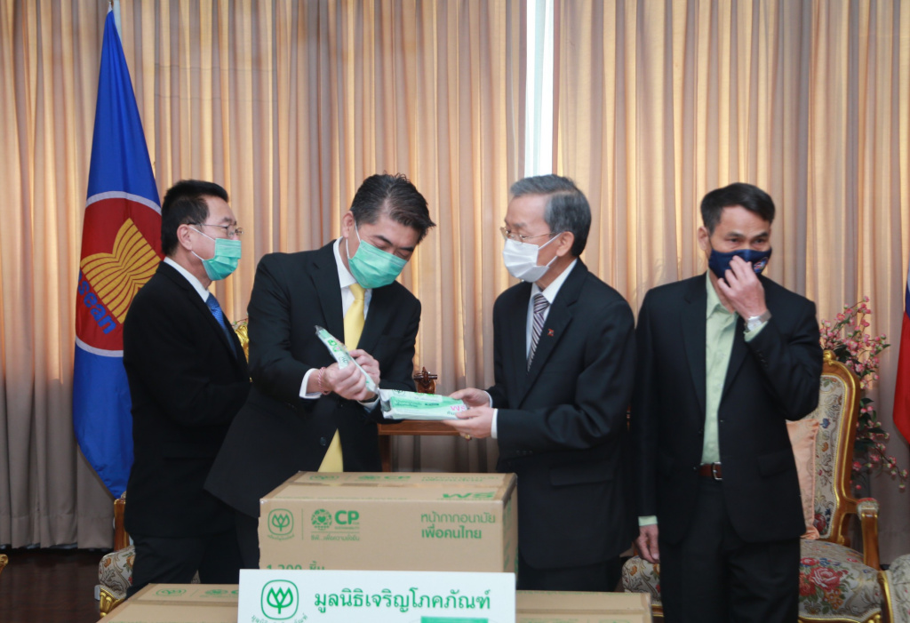 CP-CPF มอบหน้ากากอนามัยซีพีช่วยแรงงานต่างชาติผ่าน 3 สถานทูต