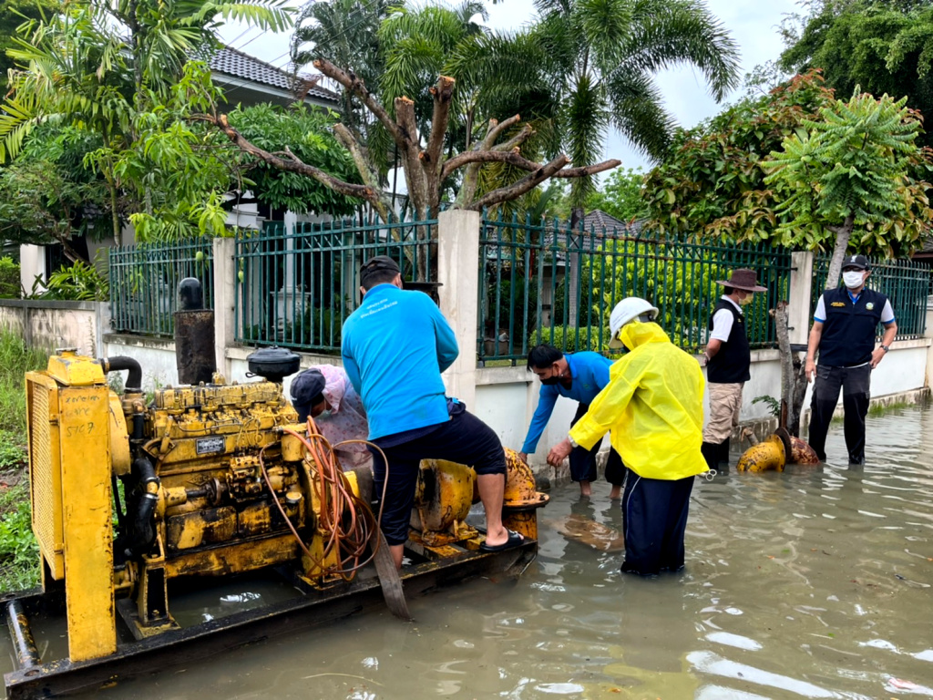 เชียงใหม่ฝนตกหนัก! ชป.เร่งสูบน้ำท่วมขัง 2 หมู่บ้านเขต อ.สันทราย