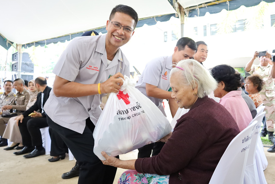 สตูล ลงพื้นที่ปาล์มพัฒนา พอ.สว.-จังหวัดเคลื่อนที่ ดูแลสุขภาพเยี่ยมผู้ป่วยติดเตียงถึงบ้าน 
