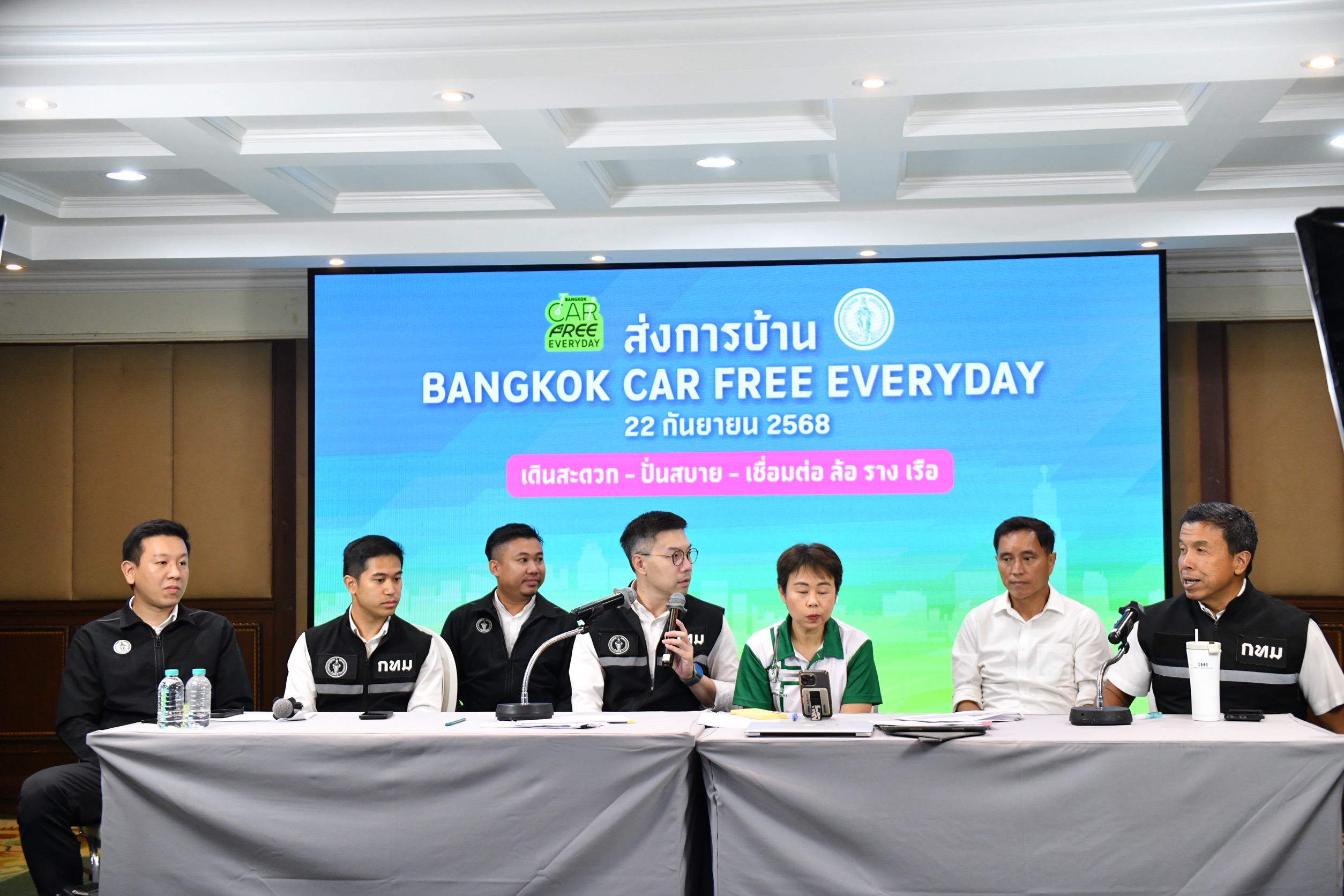 "ชัชชาติ" นำทีมผู้บริหาร กทม. ทิ้งรถส่วนตัวรับ World Car Free Day วิ่ง-ปั่น-ล่องเรือ พบปัญหารายทาง สั่งแก้ทันที