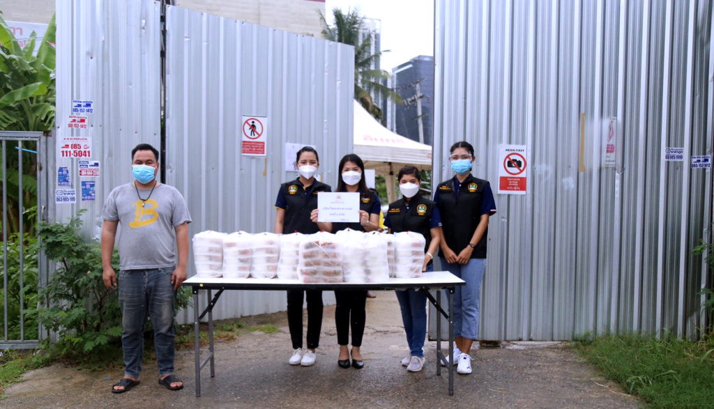 "นฤมล" ห่วงคนงานแคมป์ก่อสร้าง ส่งทีมมอบข้าวกล่องต่อเนื่อง 