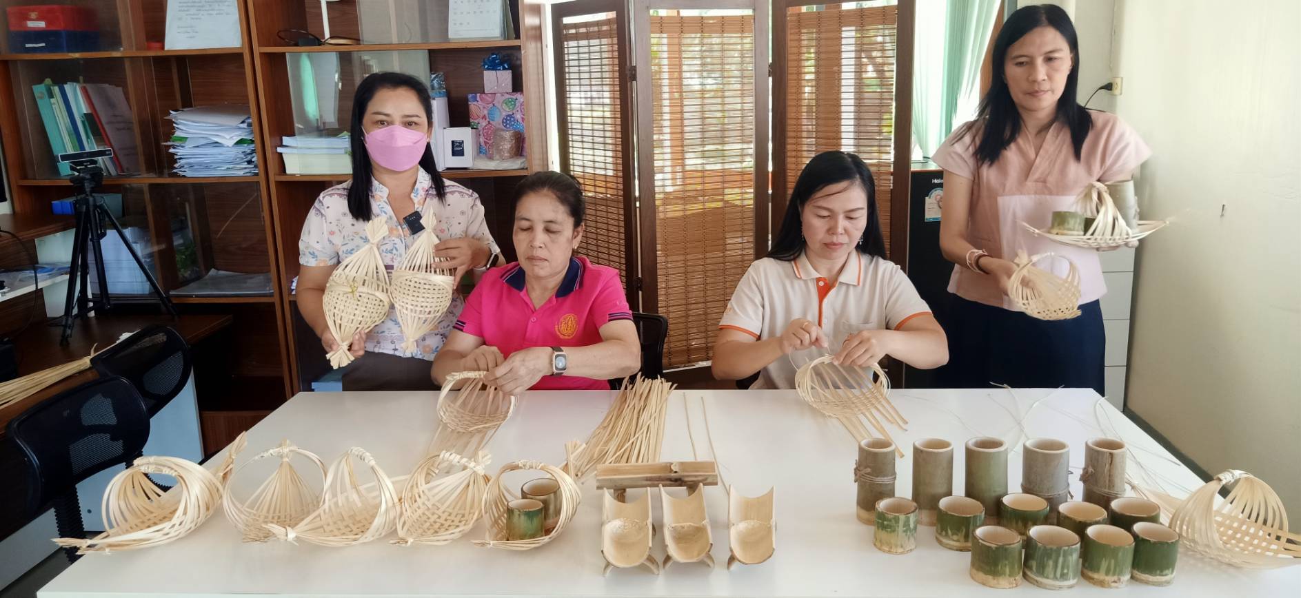 ปฏิรูปที่ดินสกลนครผุดไอเดียเก๋ผลิตภาชนะจัดเบรกจากไม้ไผ่เป็นมิตรสิ่งแวดล้อมส่งเสริมภูมิปัญญา
