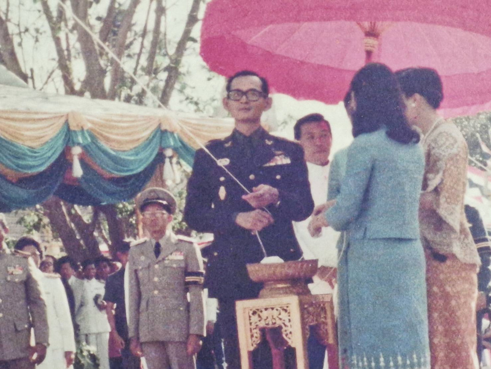 อาลัยสุดหัวใจ ‘ลินจง โกยะวาทิน’ ช่างภาพแห่งสตูล ผู้เก็บภาพสมเด็จพระบรมราชชนนีพันปีหลวง ไว้ในหัวใจและเลนส์กล้อง”...สู่พิพิธภัณฑ์ “ห้องถ่ายภาพ