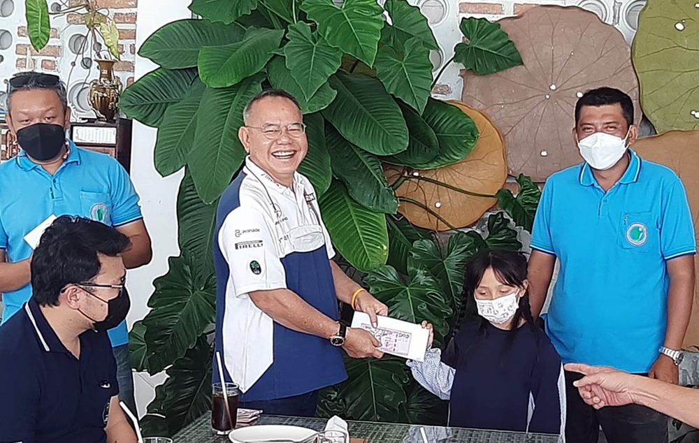 สมาคมสื่อมวลชนจังหวัดพังงา จัดกิจกรรม​ "ปันสุข พ้นทุกข์ โควิด19" มอบทุนการศึกษา เนื่องในวันสื่อสารมวลชนแห่งชาติ