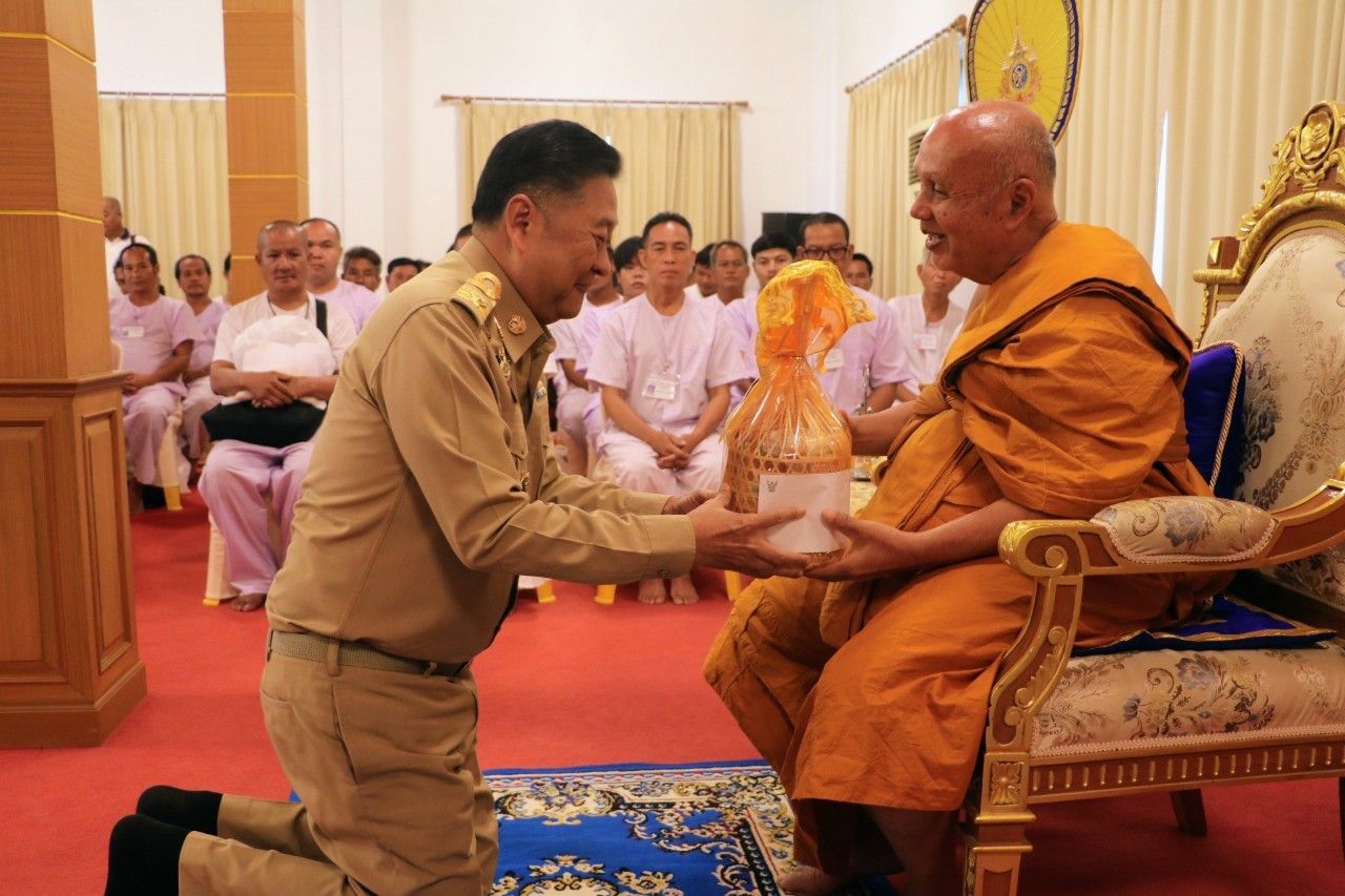 ร้อยเอ็ด พิธีปลงผมโครงการบรรพชาอุปสมบท เฉลิมพระเกียรติพระบาทสมเด็จพระเจ้าอยู่หัว 