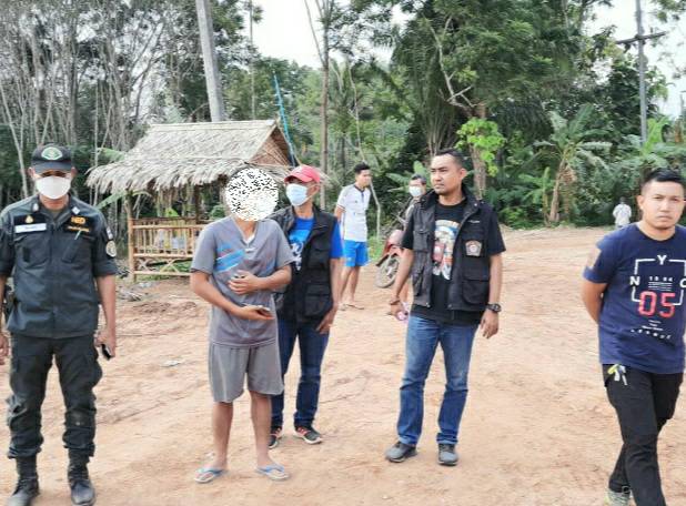 ปทส.บุกจับแก๊ง'ลักลอบขุดดิน'ค้นคนขับพบอาวุธปืนและยาบ้า