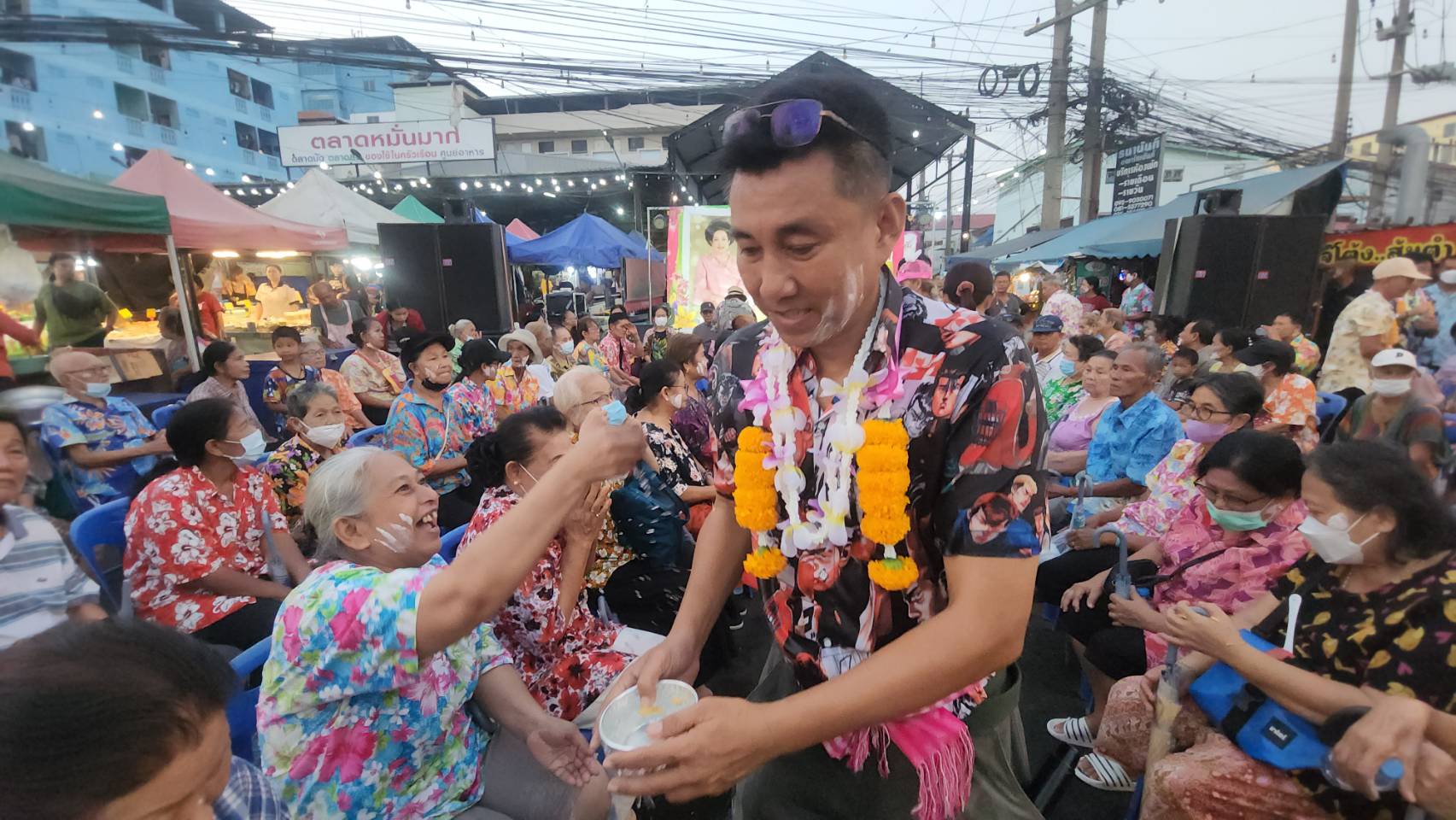 เสี่ยหนุ่ม ประธานตลาดหมั่นมากจัดกิจกรรมสืบสานประเพณีสงกรานต์ 67