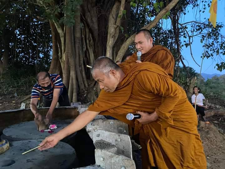 "พระอาจารย์เชาว์" หล่อพระใต้ต้นโพธิ์ใหญ่ อายุ 200 ปี หลังพระธุดงค์นิมิตรฝัน เป็นจุดพักเส้นทางทัพนักรบไทย