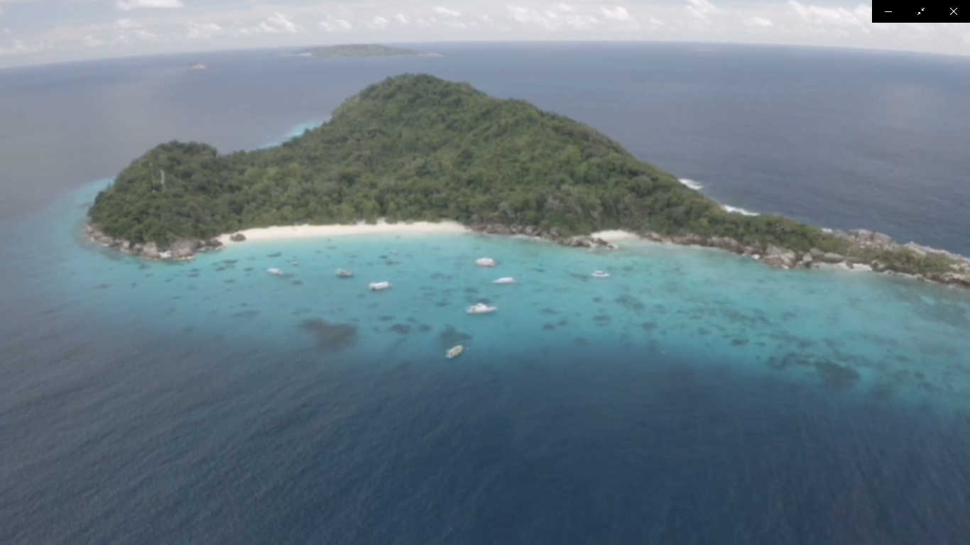 นทท.นับพันแห่ลง 'เกาะสิมิลัน' หยุดยาวสงกรานต์   โรงแรมที่พักเต็มจนถึงสิ้นเม.ย.