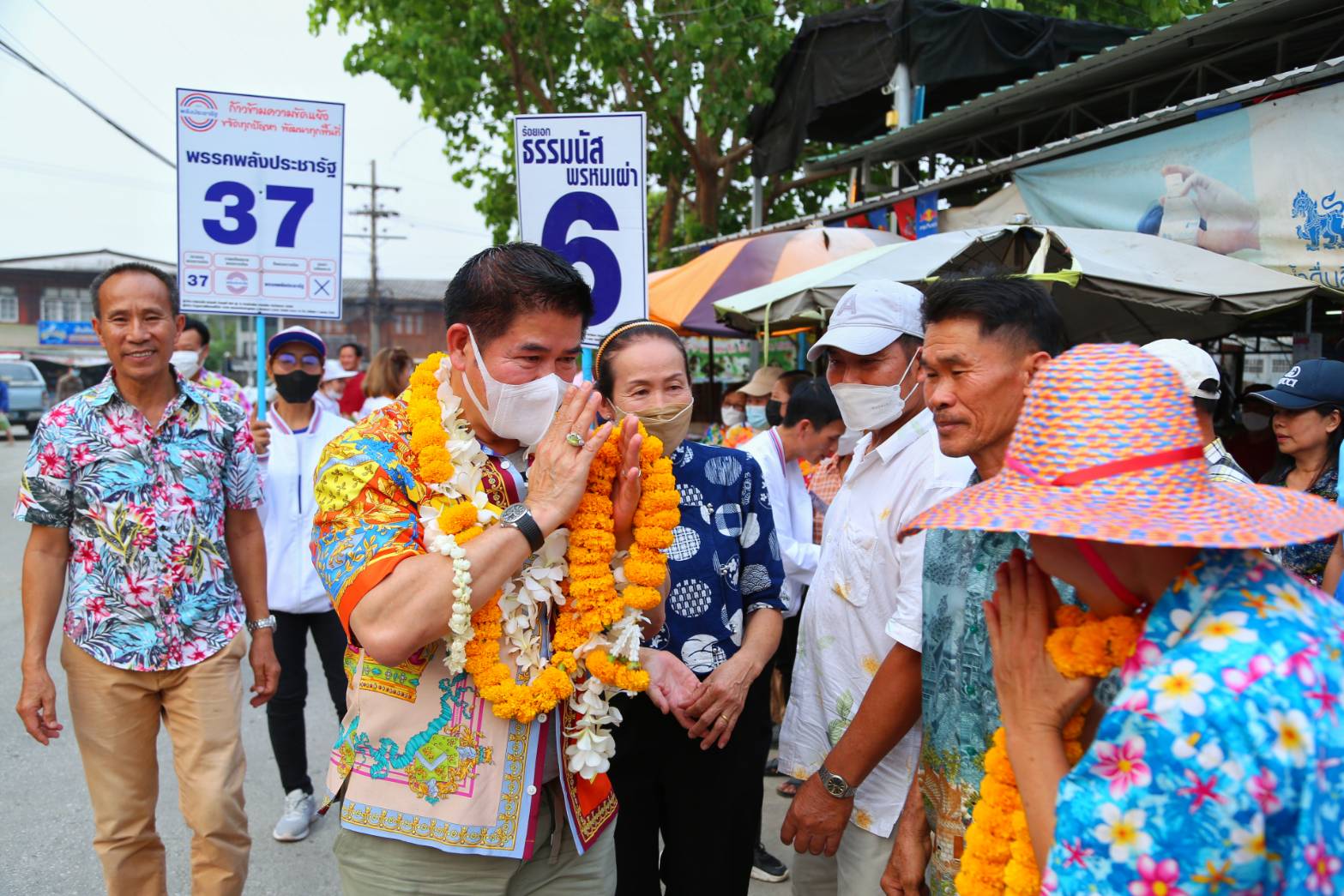 "ธรรมนัส" ลุยหาเสียงตลาดแม่ใส จ.พะเยา  ย้ำไม่ประมาทคู่แข่งทางการเมือง ลั่นจะทำงานทุกอย่างหลังเลือกตั้ง