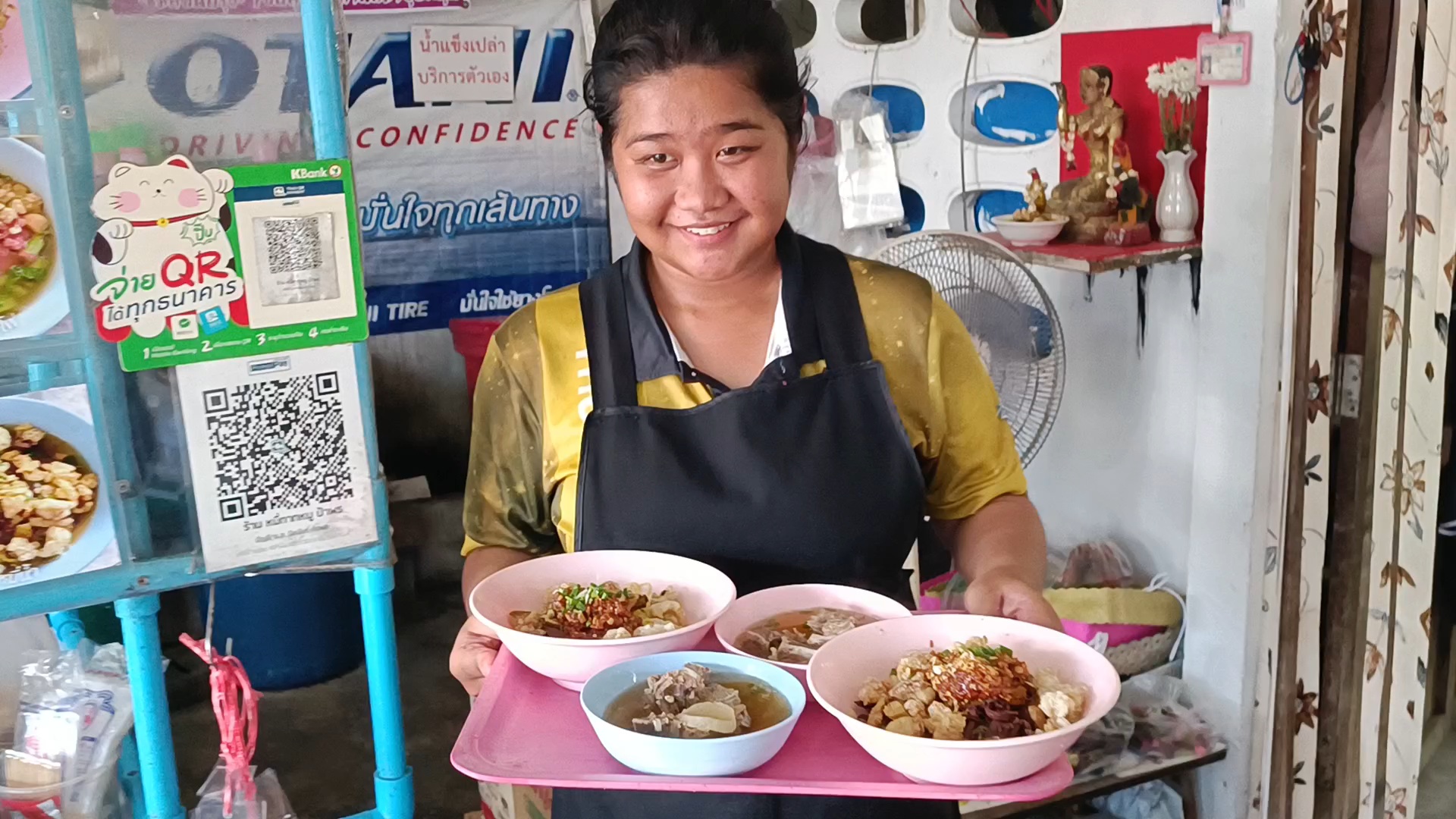 สุดเด็ด!!"หมี่กากหมูป้าพร"ร้านลับๆหลังตลาดโคกกลอยใส่กากหมูแบบแน่นๆ คนเข้าคิวเหมือนเล่นเก้าอี้ดนตรี