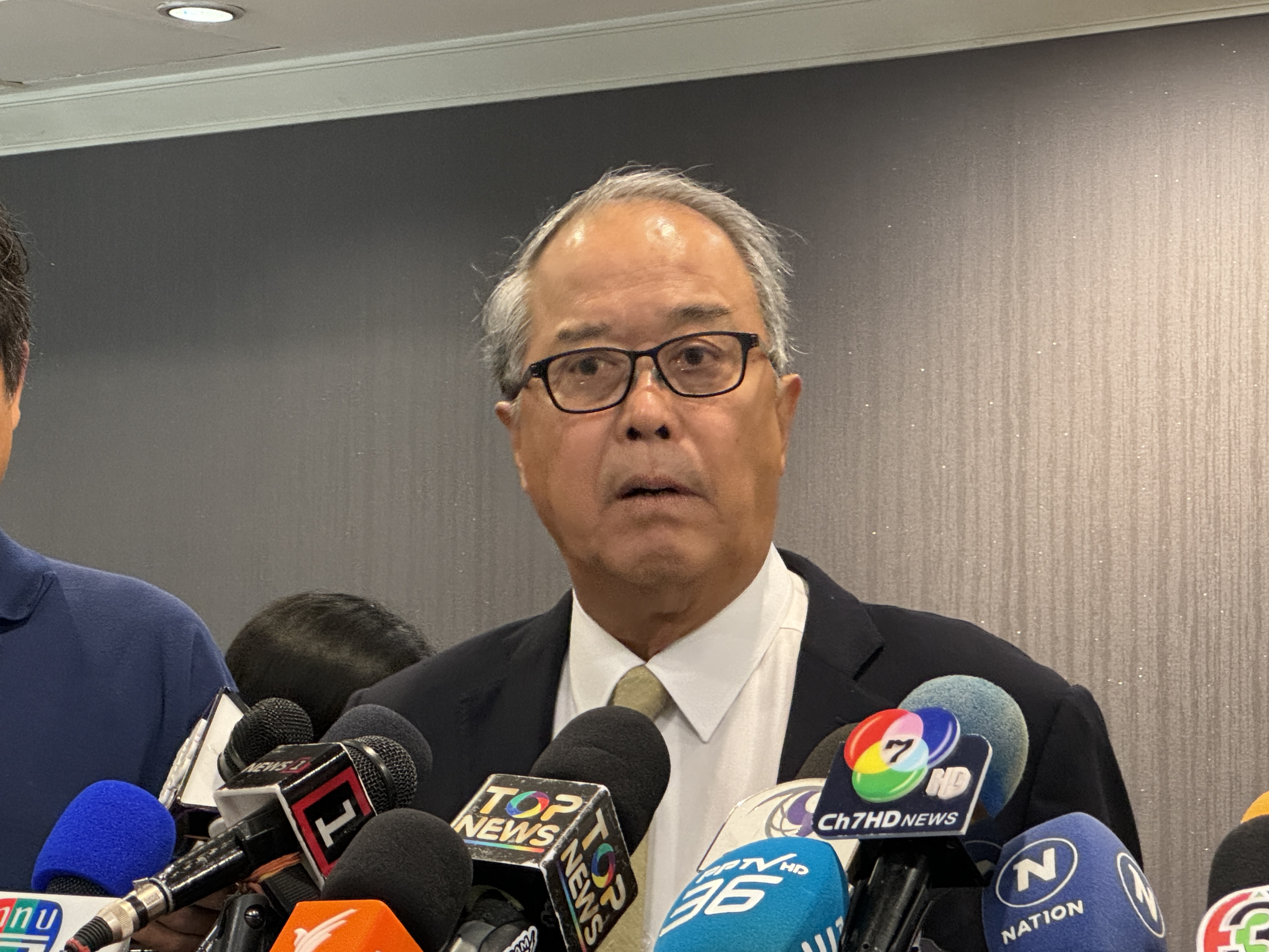 “ชูศักดิ์” บอก รู้ตั้งแต่เห็นคำร้อง “ธีรยุทธ” ไปไม่ได้ เหตุไม่เข้าเกณฑ์ล้มล้างการปกครอง ชี้ ขึ้นอยู่ดุลยพินิจ ศาลรธน.