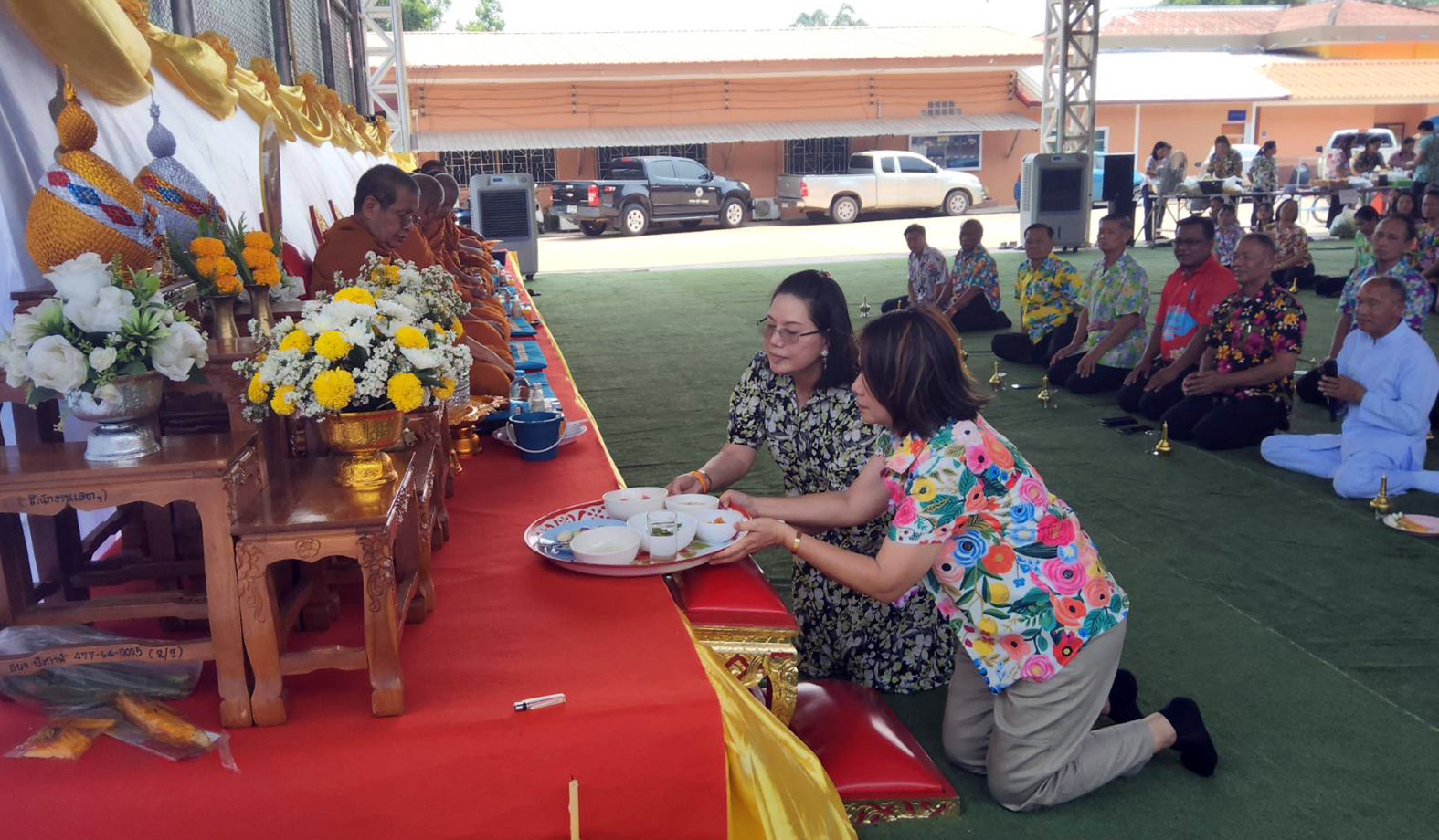 อบจ.บึงกาฬทำบุญขึ้นปีใหม่รดน้ำดำหัวขอพรผู้บริหารและผู้อาวุโส