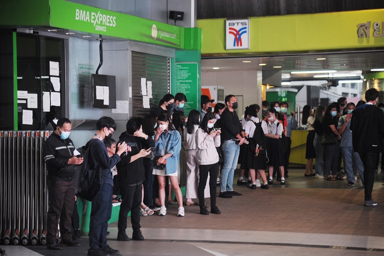 มาตามนัด! 'ม็อบราษฎร'รวมตัว'สถานีรถไฟฟ้าสยาม'(ประมวลภาพ)