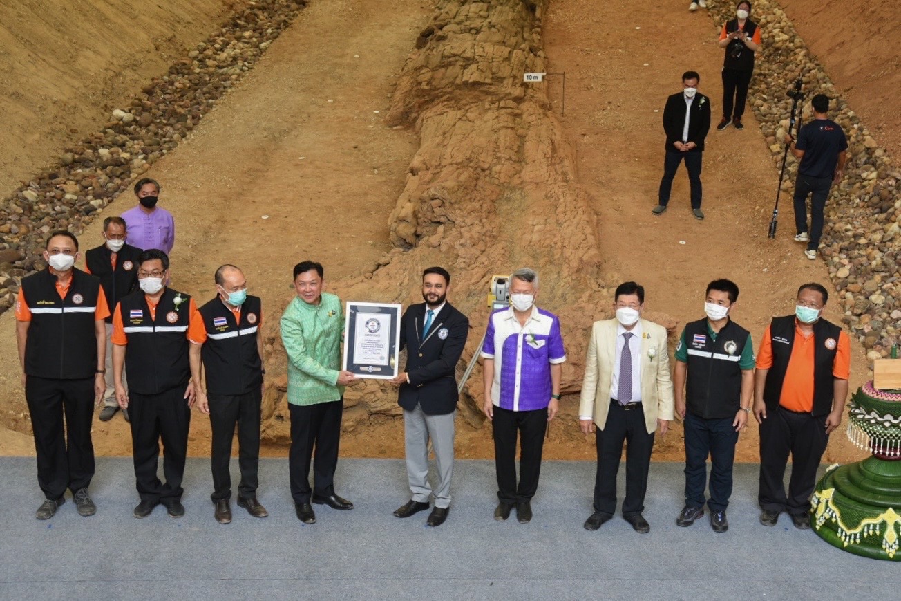 ก.ทรัพย์ฯ-ตาก ปลื้มไทยเป็นเจ้าของสถิติโลก GWR  “ไม้กลายเป็นหินที่ยาวที่สุดในโลก” 