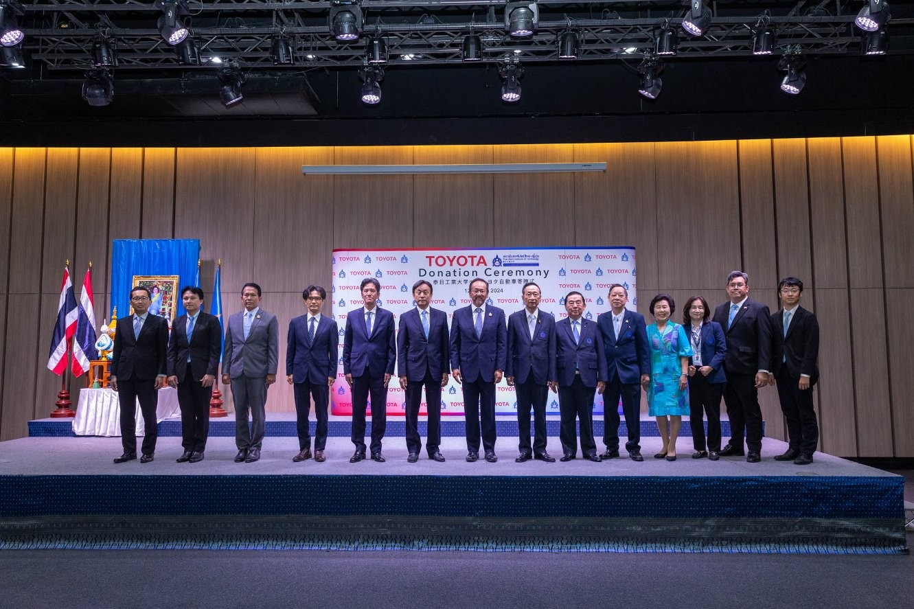 โตโยต้ามอบรถชิ้นส่วนรถและเครื่องยนต์ เพื่อการเรียนการสอนสถาบันเทคโนโลยีไทย-ญี่ปุ่น