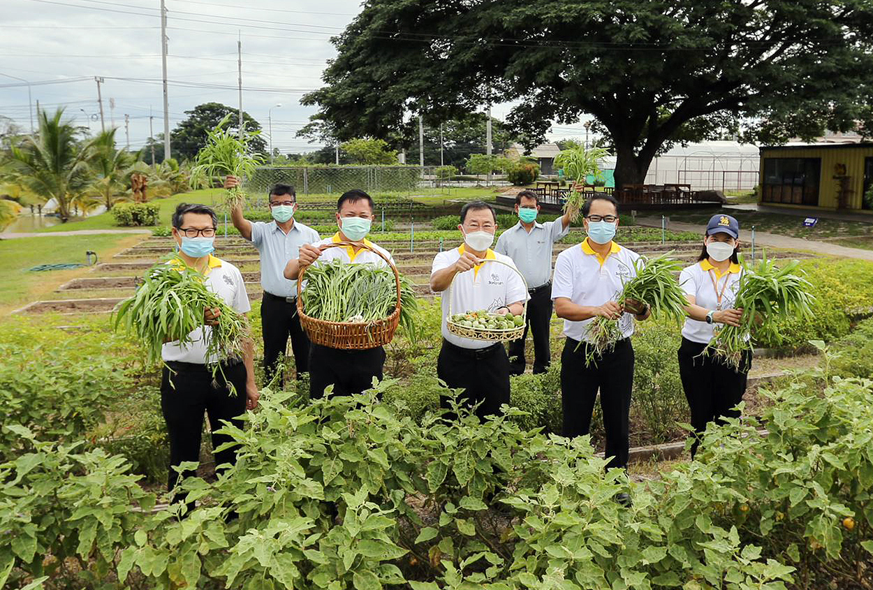 บุญรอดฯ ขอนแก่น นำผลผลิตจากแปลงเกษตร ส่งมอบดูแลชุมชนใกล้เคียง