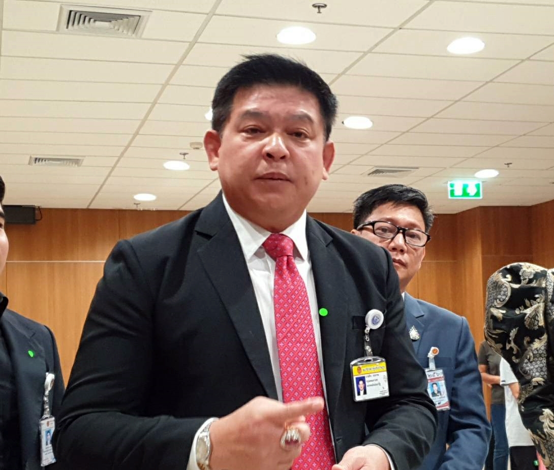 "สิระ" ซัดกก.สิทธิมนุษยชน "หุบปาก" หลังแถลงชุมนุมถูกกม. แนะยุบทิ้งเปลืองภาษีประชาชน