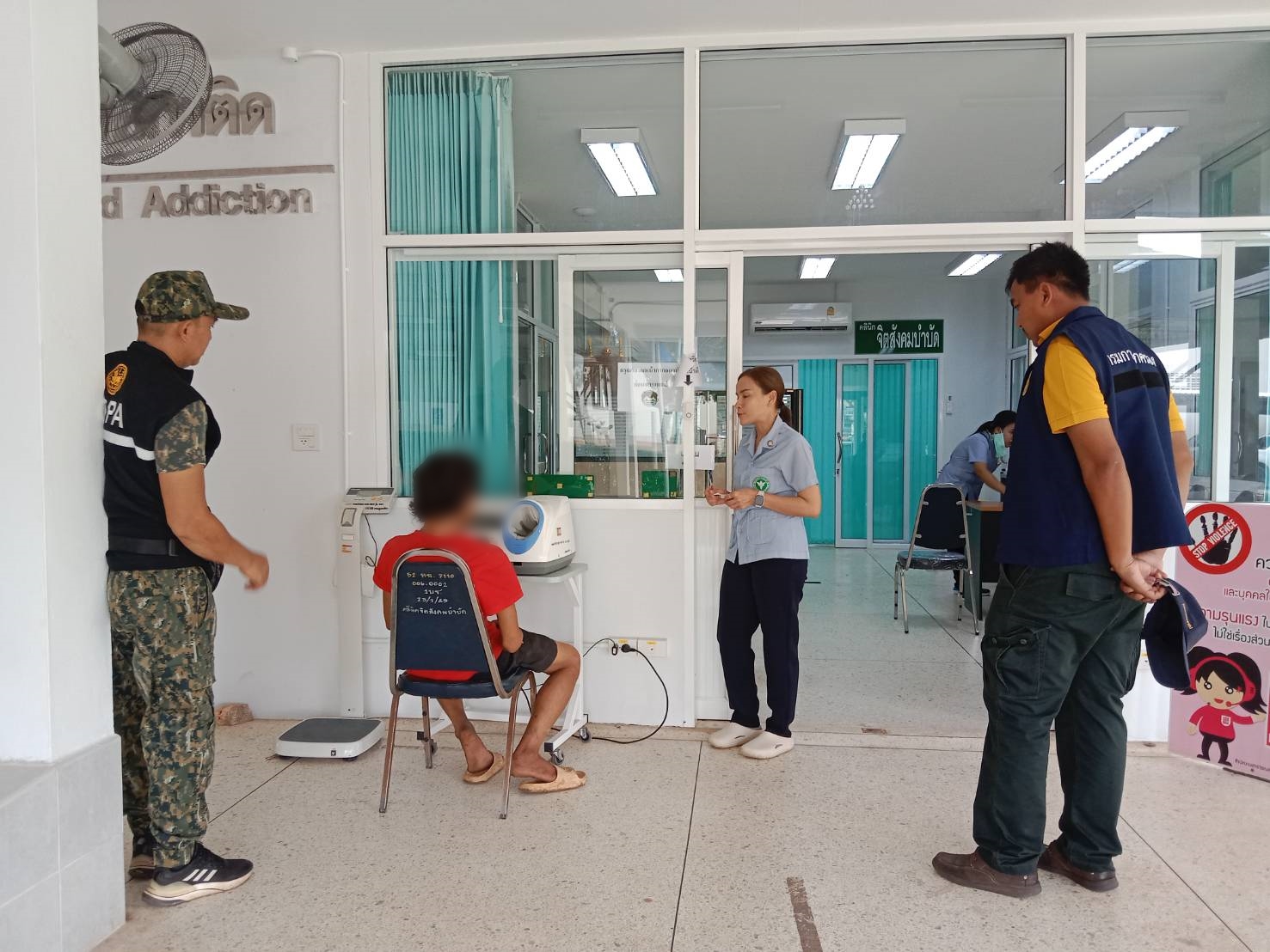 ศูนย์ปฏิบัติการป้องกันและปราบปรามยาเสพติดอำเภอท่าฉาง ตรวจวัยรุ่นมั่วสุมเสพยาเสพติด 