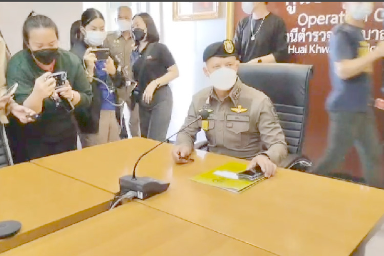 เรียกตำรวจชุดตั้งด่าน เข้าสอบปากคำ  ปมรีดเงินดาราสาวไต้หวัน