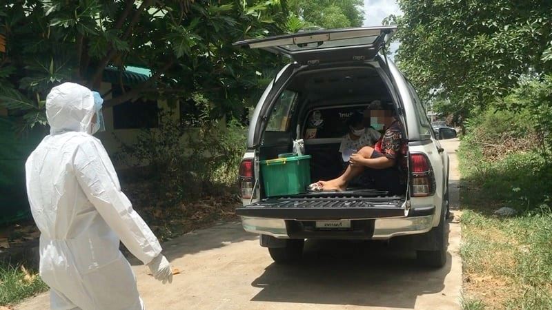 หนุ่มพ่อค้าจิตอาสาชาวอู่ทองขับรถตระเวนรับส่งผู้ป่วยโควิดกลับบ้านฟรี