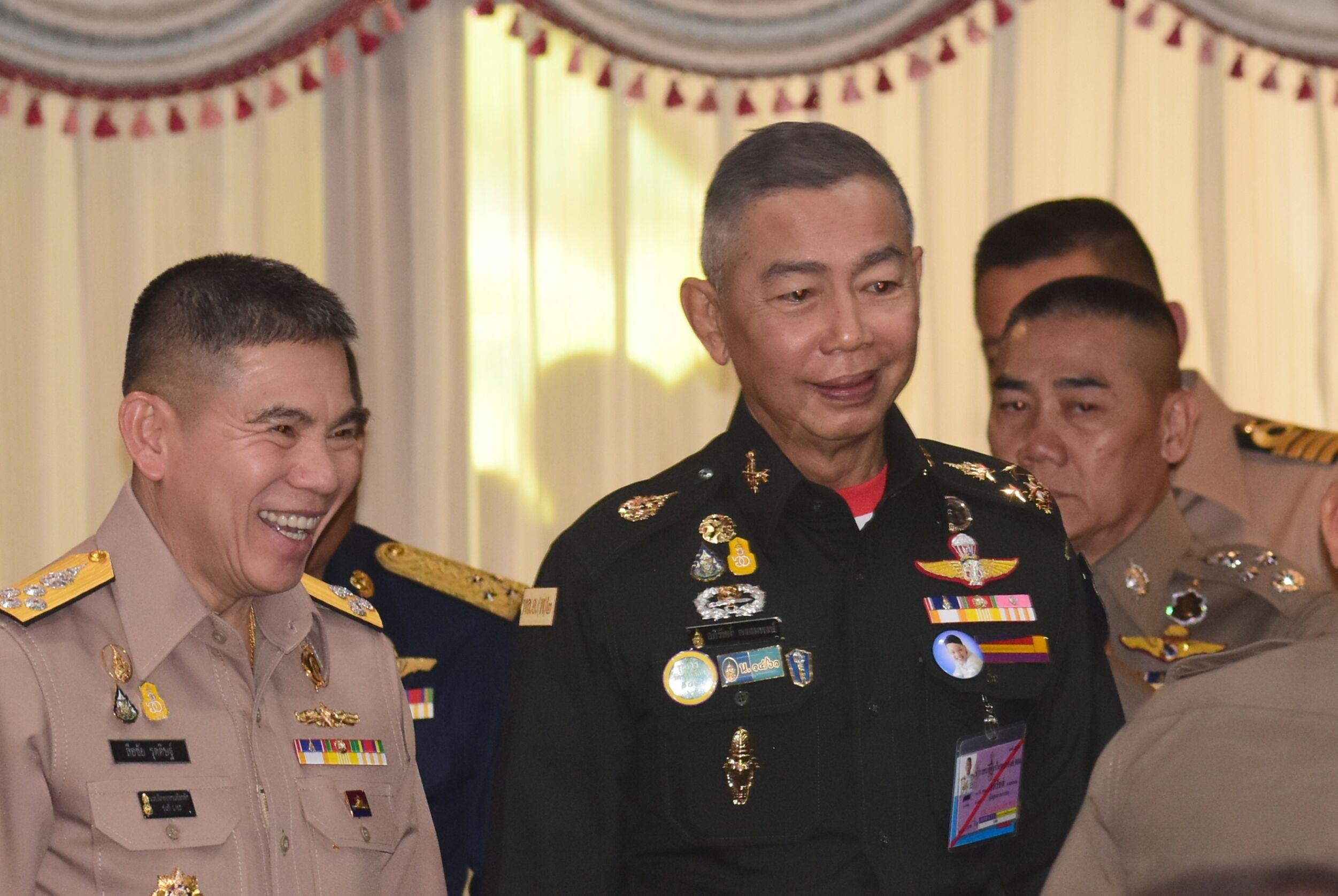 “บิ๊กแดง” เซ็นย้ายผู้พันต่อหน้าศาลพระเจ้าตากสิน ลั่น ใครทำอะไรไว้ ต้องรับผล