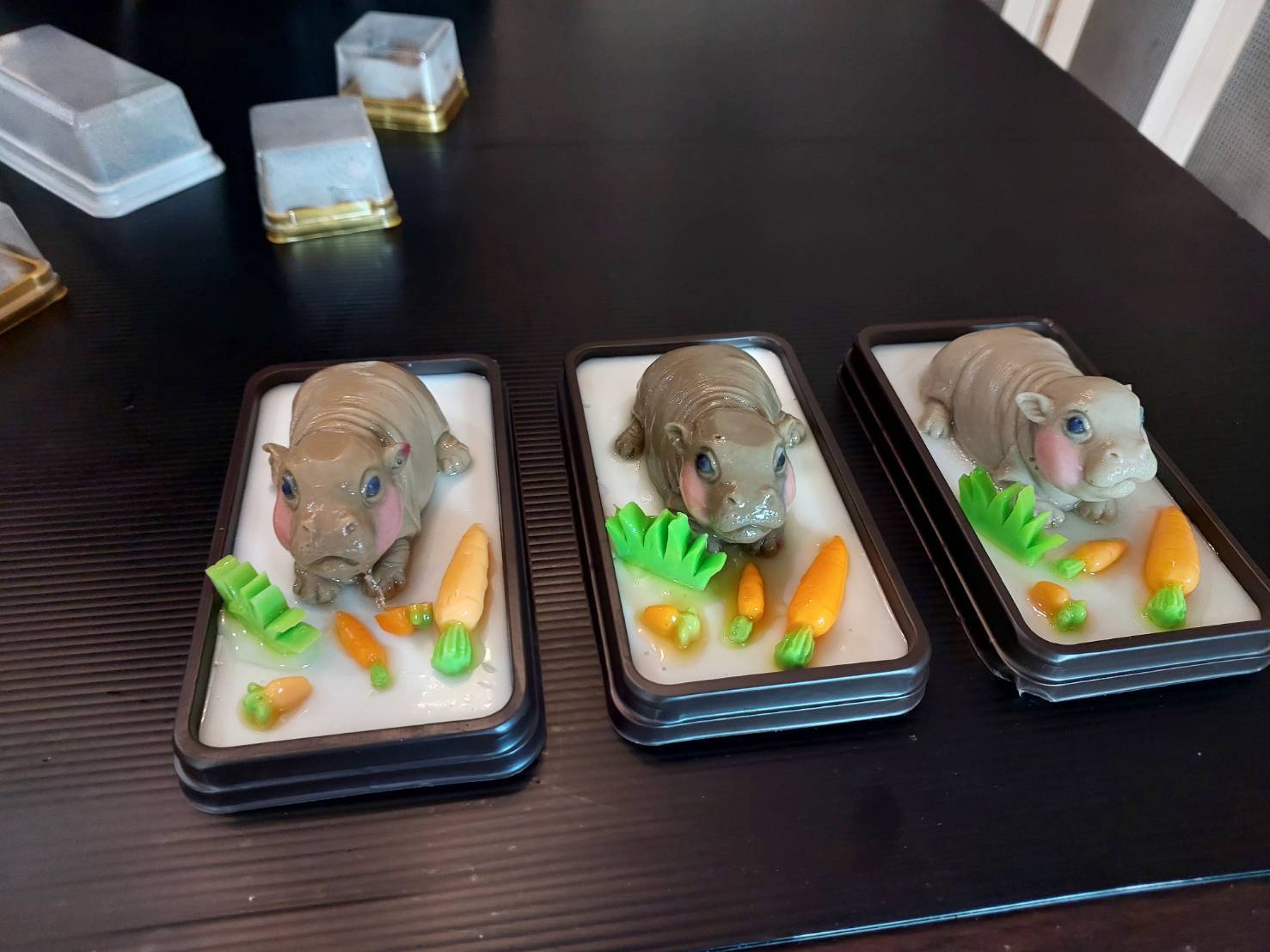 ตามกระแส! แม่ค้าขนมไทย 'กระบี่' นำหมูเด้ง ทำแบบวุ้นมะพร้าว ดึงลูกค้าเข้าร้าน