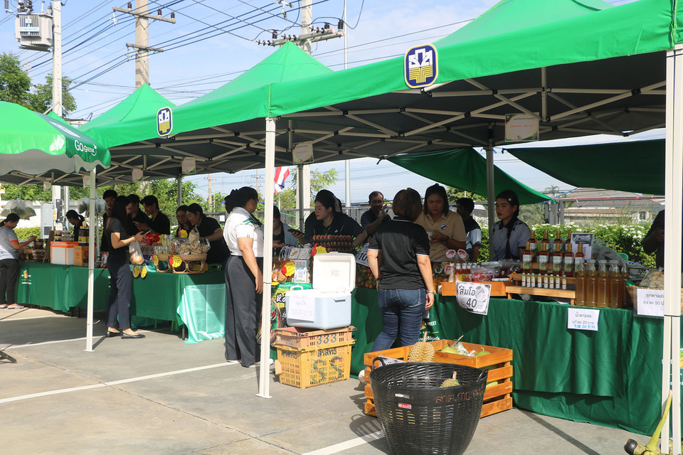 ธ.ก.ส. เปิดตลาดต้นตาล ช่วยเกษตรกร 8 จังหวัดภาคตะวันตกขายสินค้าตรง เพิ่มรายได้ 