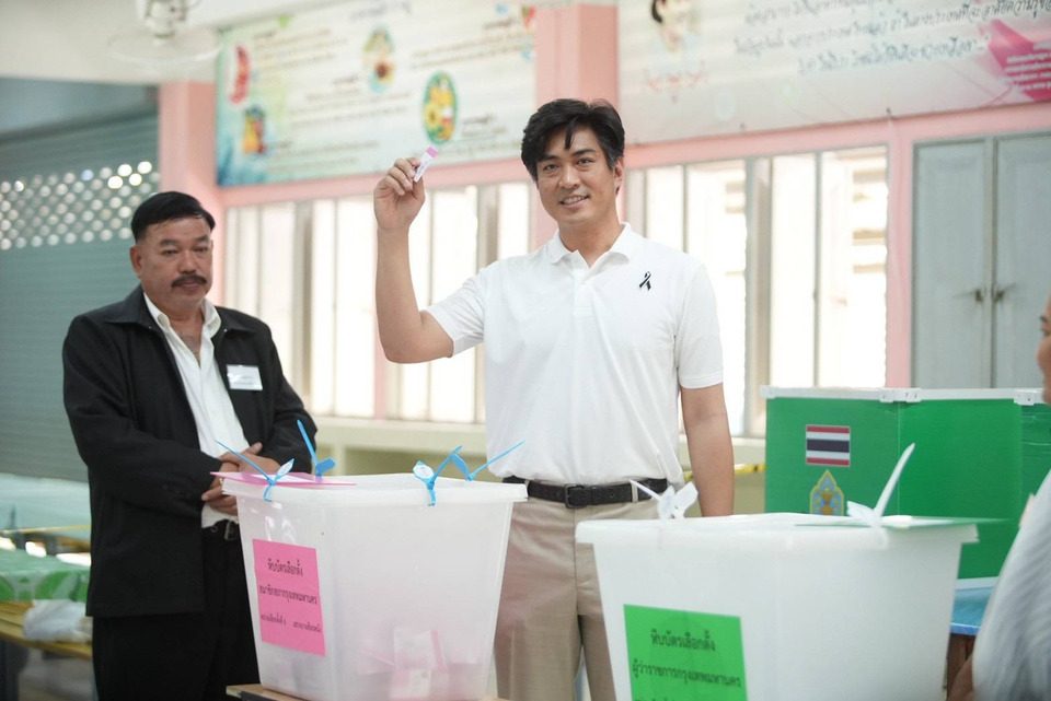 "ดร.โจ" ควงครอบครัวขับ EV ใช้สิทธิ์เลือกตั้งผู้ว่าฯ กทม. ห่วงคนมาใช้สิทธิน้อย ชวนจับตานับคะแนนเย็นนี้ 