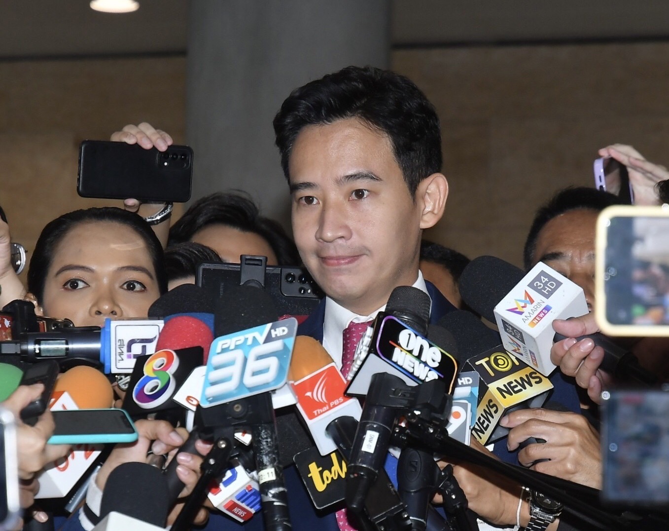 “พิธา” เชื่อโหวต “วันนอร์” นั่ง “ปธ.สภา” ราบรื่น ปัดเป็นร่างทรง “พท.” ย้ำรักษาเอกภาพ 8 พรรคเป็นเป้าหมายใหญ่ เชื่อ "ผู้นำดี" ต้องรุกได้ถอยเป็น