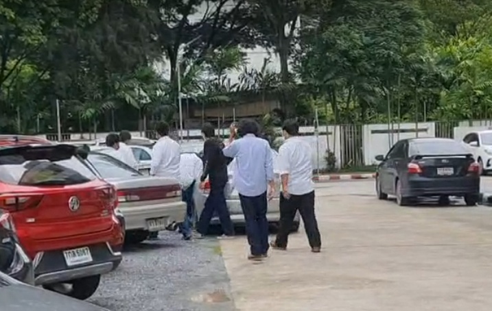 ตำรวจแจ้ง​ 3​ ข้อหา นักศึกษายกพวกตีกัน​
