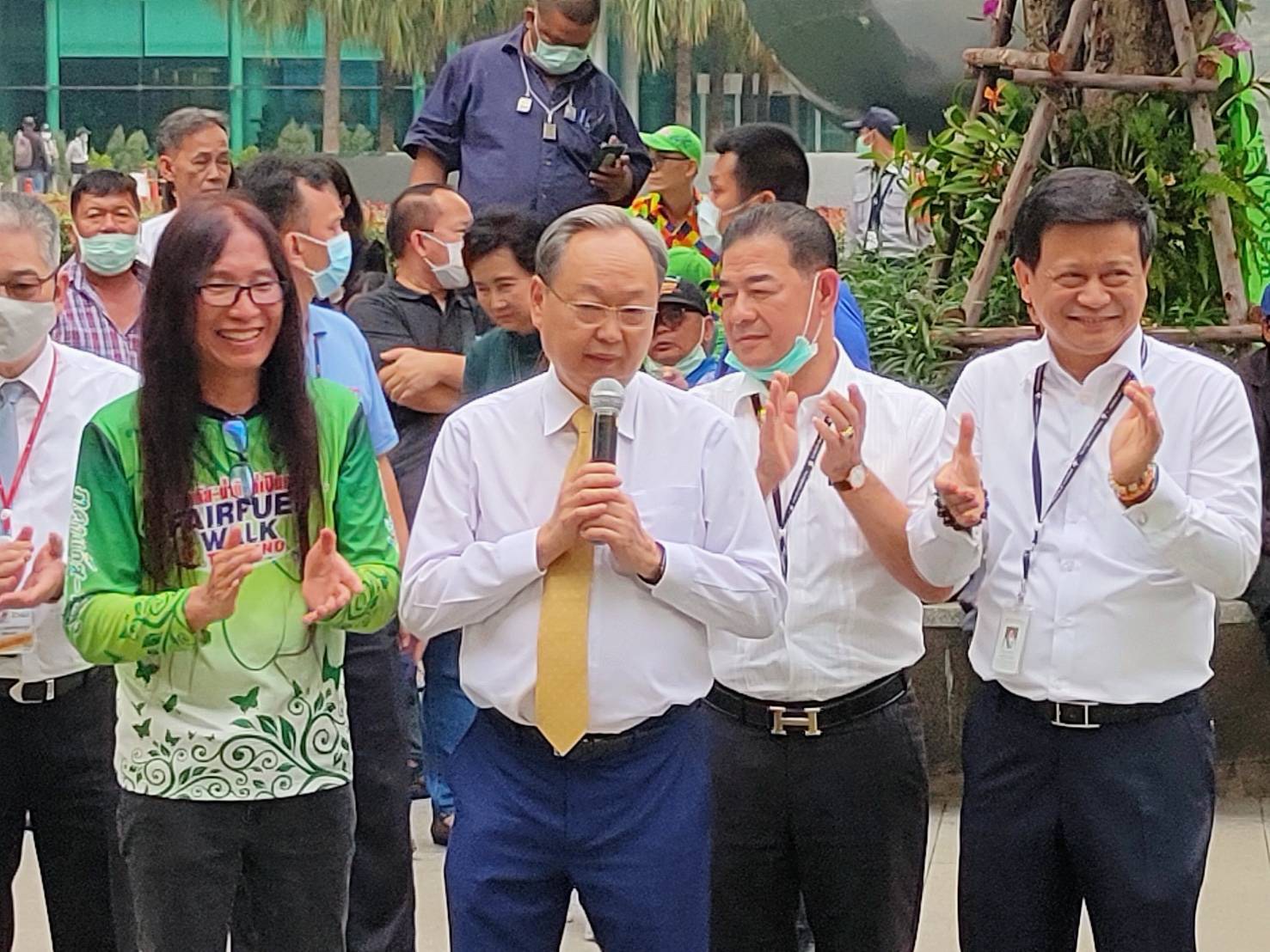 "สนธิรัตน์" ชูชัยชนะคนไทย ถก "เอ็นจีโอ" หาราคาที่เป็นธรรม
