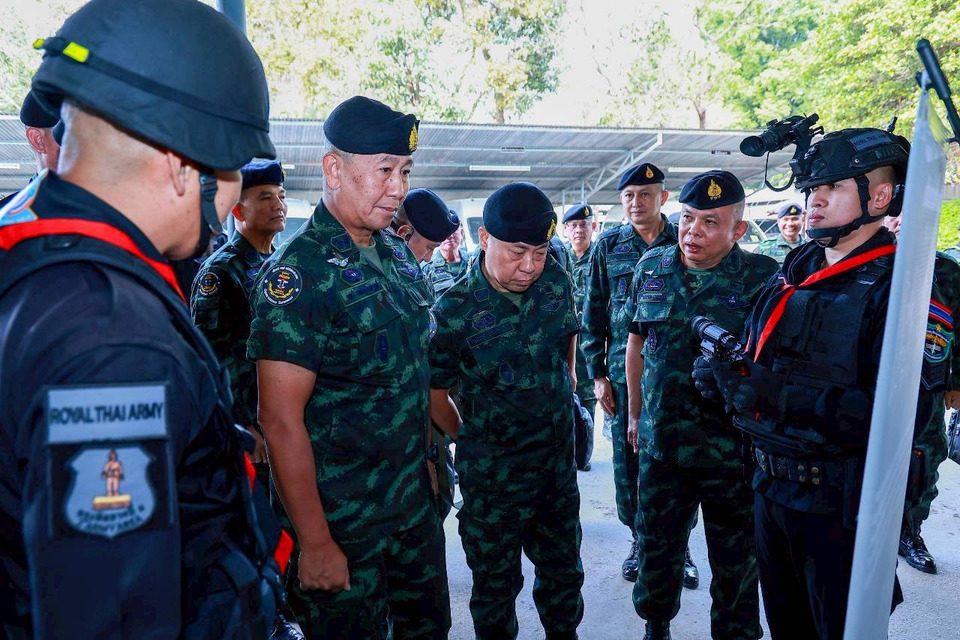 “ผบ.ทบ.”ตรวจเยี่ยมกองกำลังผาเมือง ย้ำเข้มป้องกันชายแดนเหนือ–สกัดยาเสพติดข้ามชาติ