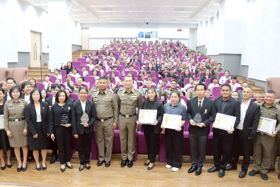 กองบัญชาการศึกษาเปิดเวทีเสวนา บุหรี่ไฟฟ้าคือภัย หมวกนิรภัยคือทางรอด ปกป้องเยาวชนไทย สร้างสังคมปลอดภัยยั่งยืน 