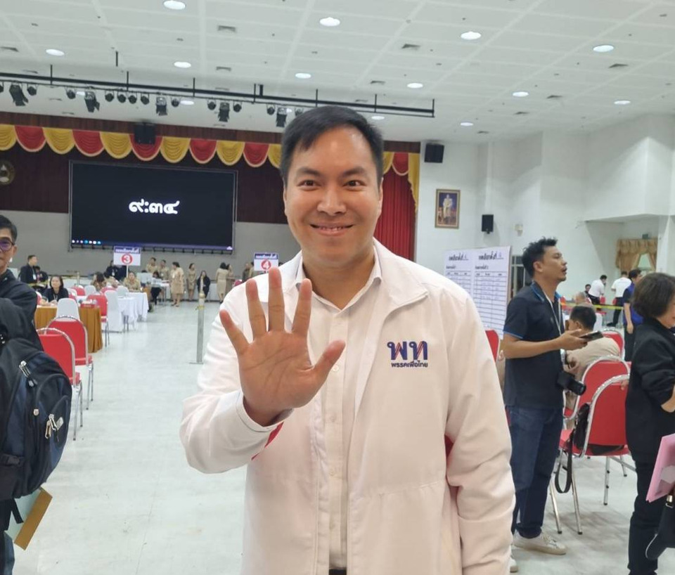 "อัครนันท์" พรรคเพื่อไทย ปรับลุคหาเสียงเมืองกาญจน์ สั่งรถแห่เริ่ม 10 โมงเช้า ชูแคมเปญ "หาเสียงแบบเกรงใจประชาชน" 