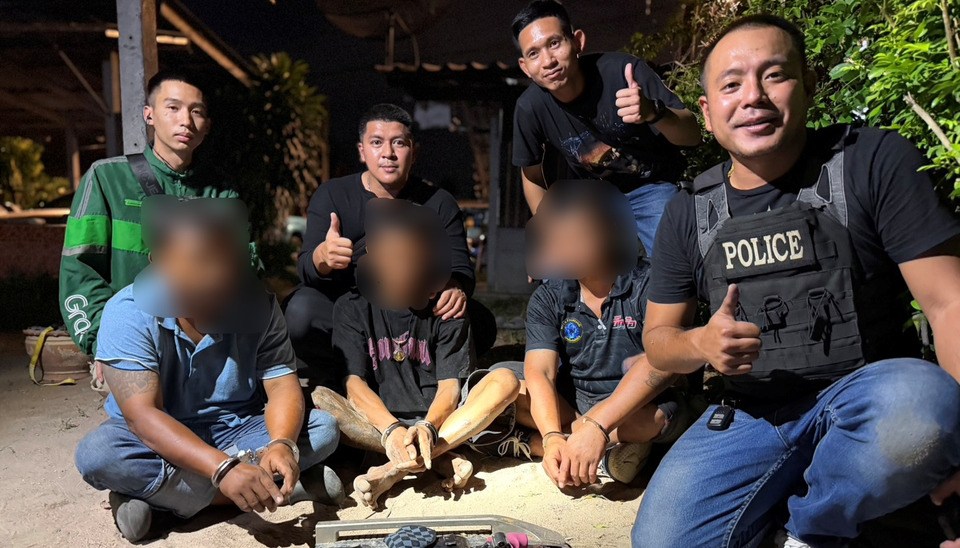 รวบ 3 หนุ่มหอบปืนเถื่อนมาซ่อมกลางดึก สุดท้ายไม่รอด! เจอปืน 2 กระบอก กระสุน 22 นัด