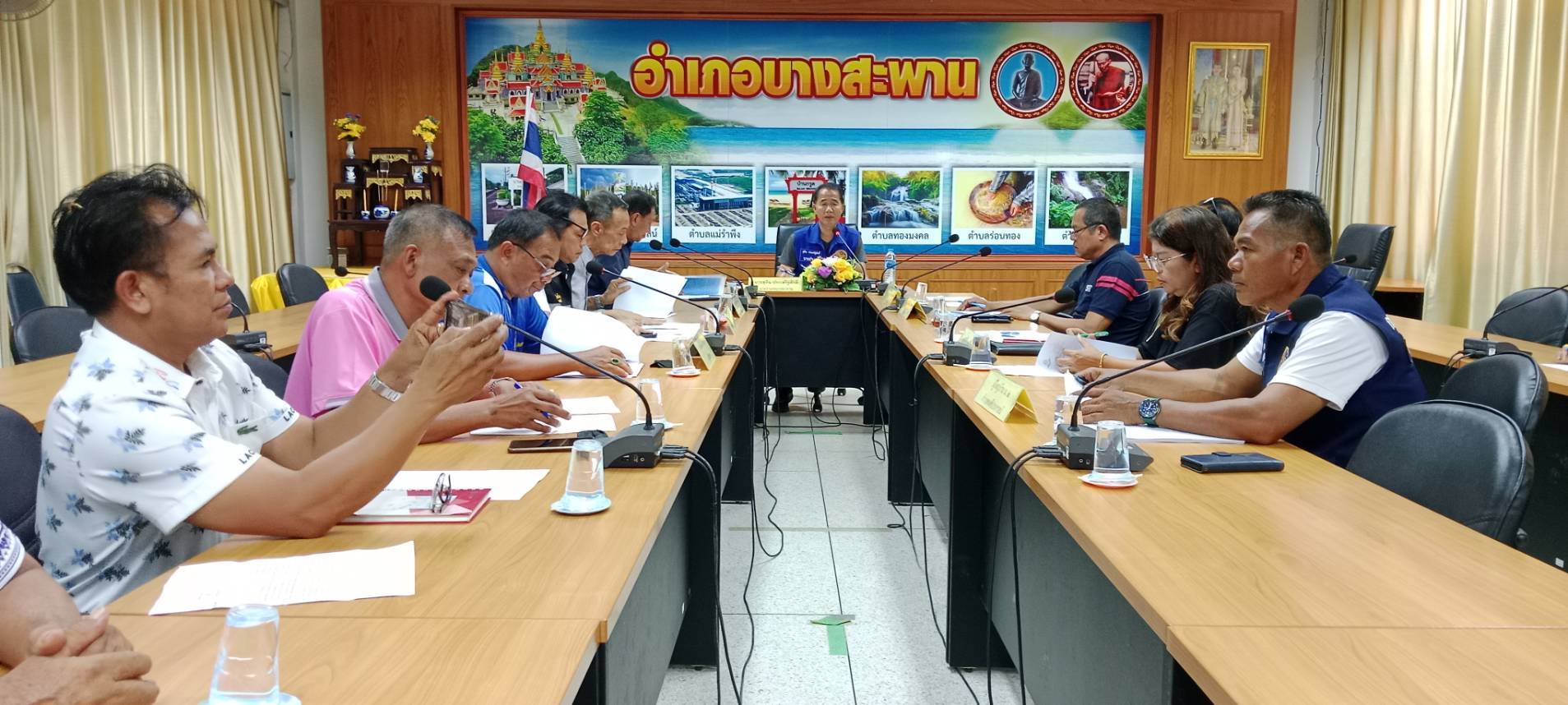 อำเภอบางสะพานหลายฝ่ายร่วมบูรณาการแก้ไขปัญหาทางรถไฟที่ยังสร้างไม่เสร็จ