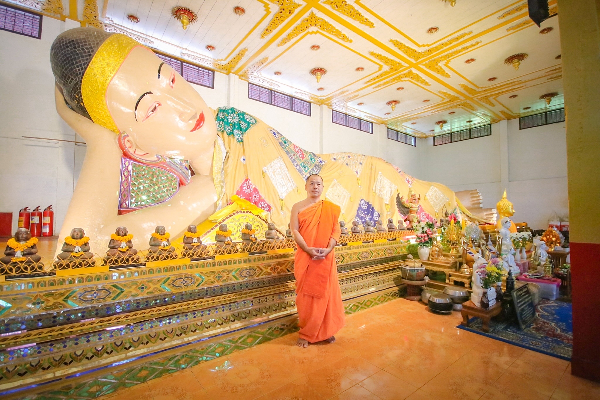อิ่มบุญปีใหม่ไทย ชวนไหว้พระ ขอพรสักการะสิงห์คู่ที่วัดพระนอน จังหวัดแม่ฮ่องสอน     