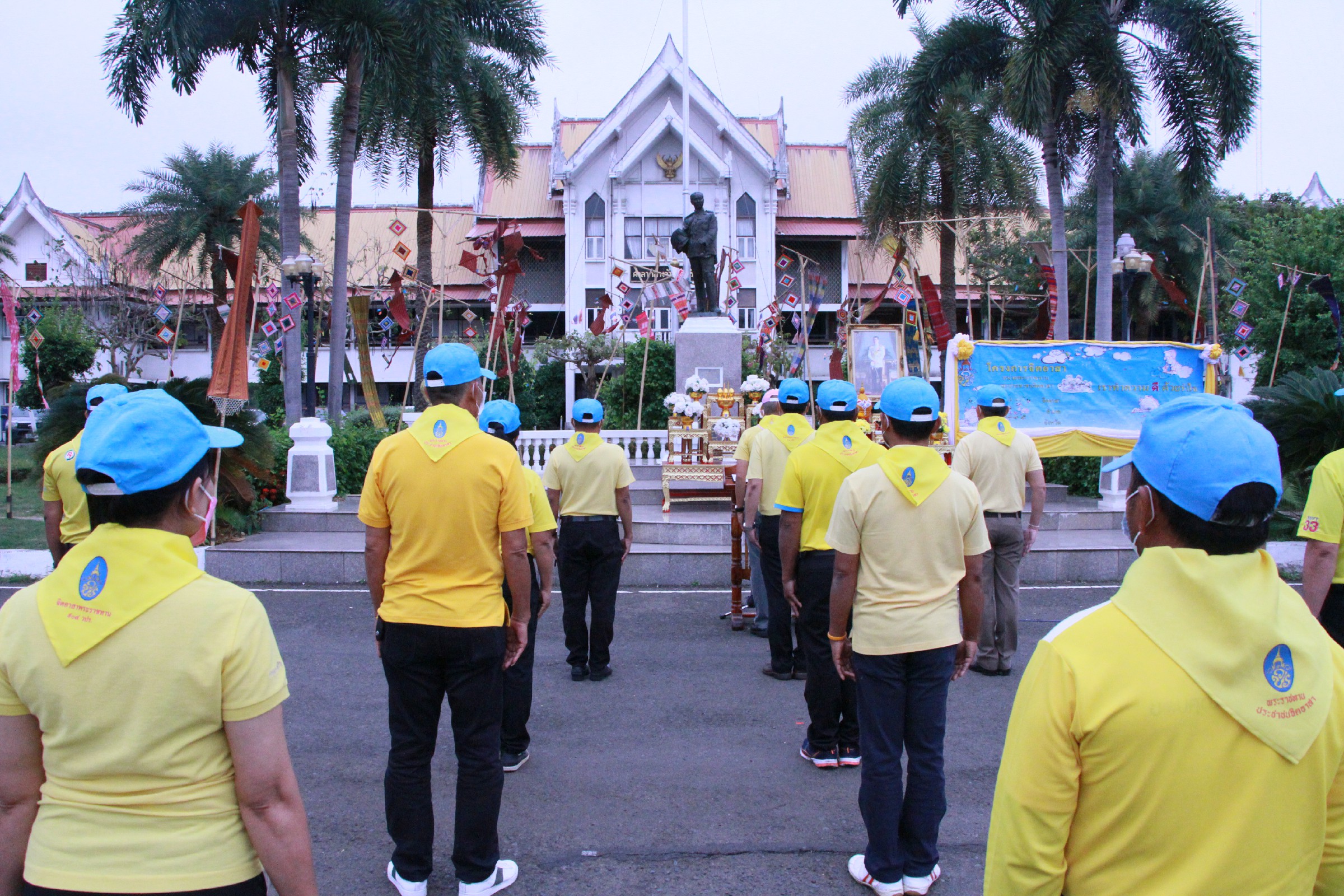 จิตอาสาพระราชทาน 904 วปร.ร่วมพัฒนา  ปรับภูมิทัศน์บริเวณศาลากลางจังหวัดสุรินทร์หลังเก่า  