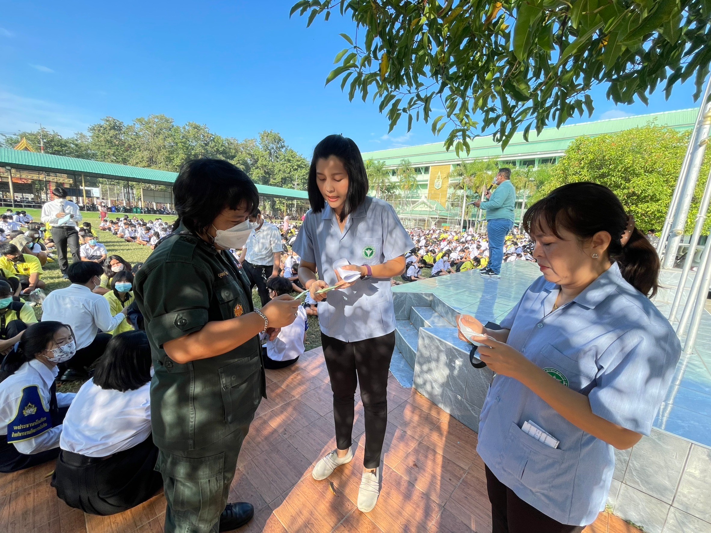 สสจ.กาญจนบุรีจัดทีมเชิงรุกให้ความรู้เรื่องกัญชาทางการแพทย์และการใช้อย่างปลอดภัย
