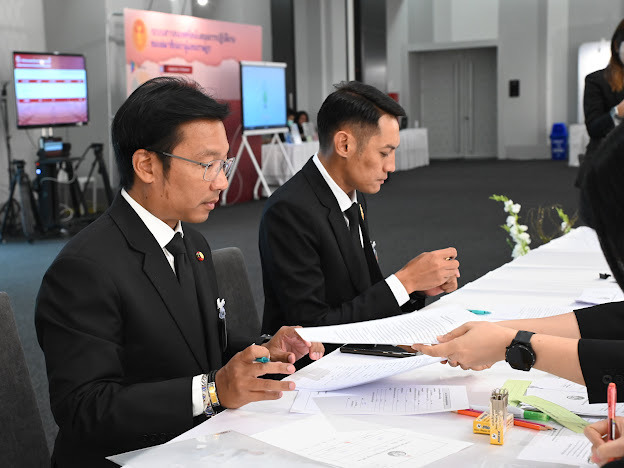 สภาวังเวง! มีเพียง 4 สส.ภูมิใจไทย เข้ารายงานตัววันมาฆบูชา ด้าน ‘วันเพ็ญ’ บอกยังไม่ทราบบ้านใหญ่เพชรบูรณ์ได้ตำแหน่งรัฐมนตรีหรือไม่ 