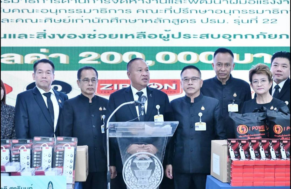 "บิ๊กเกรียง" ขอบคุณทุกภาคส่วน ส่งใจช่วยใต้ ขอ "อนุทิน-รัฐบาล" สู้ต่อ! เผยแผน ส.ว.ลงพื้นที่เปลี่ยนเป็นศูนย์บริจาค